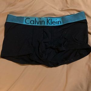 Calvin Klien IRON boxer brief trunks mens size Medium black great condition